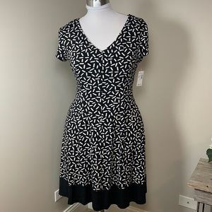 CONNECTED APPAREL NWT Black and White Fit and Flare Stretchy Dress Size 8